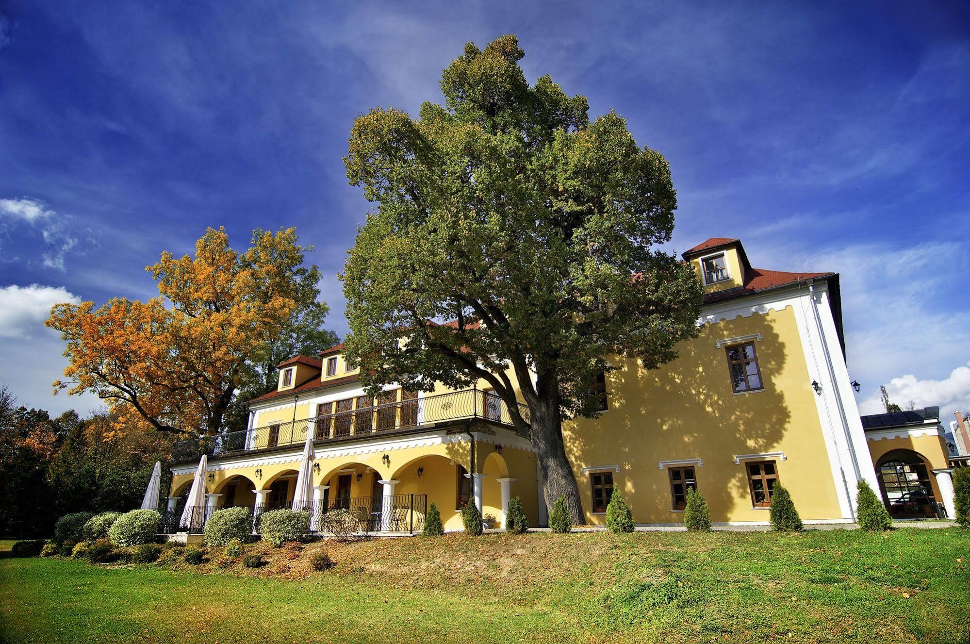 Hotel Kastiel Lučivná Exterior foto